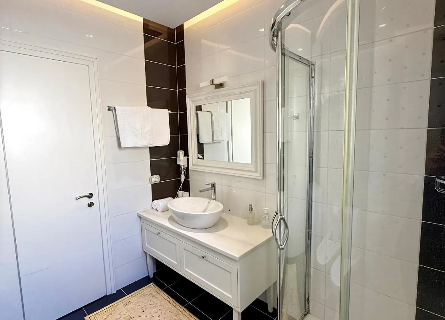 Limani Deluxe Apartments Sarandë